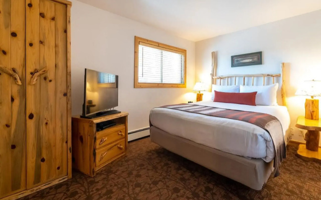 Red Wolf Lakeside Lodge
