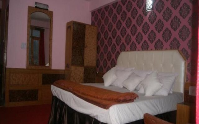 Hotel Omray's