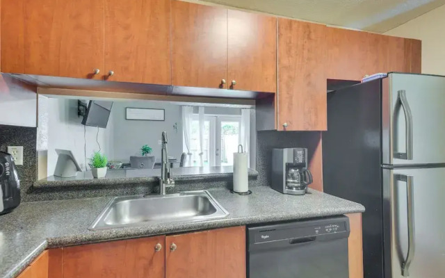 Opa-locka Townhome, 15 Mi to Miami Beach!