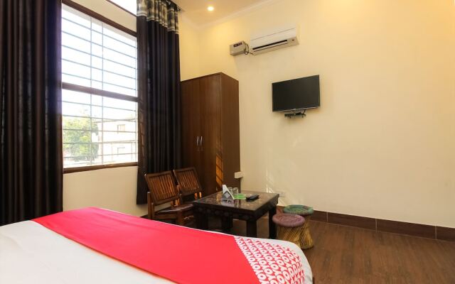 OYO 26596 Hotel Ambika