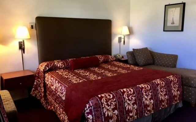 Maple Inn & Suites