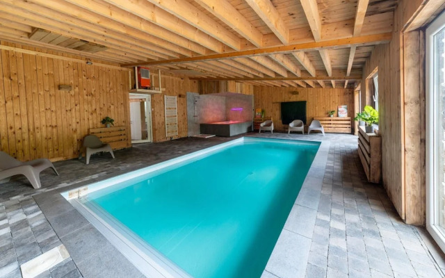 Mansion With Pool & Bar