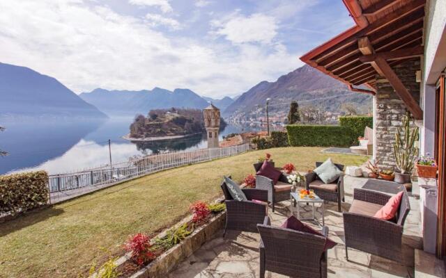 Villa Thea Sleeps 8 guests in Ossuccio