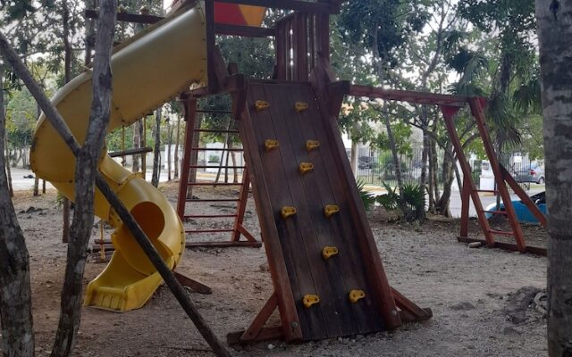 Devoted Hoestel in Cancun With Equipped Kitchen, Pool, Close to Beaches & More!