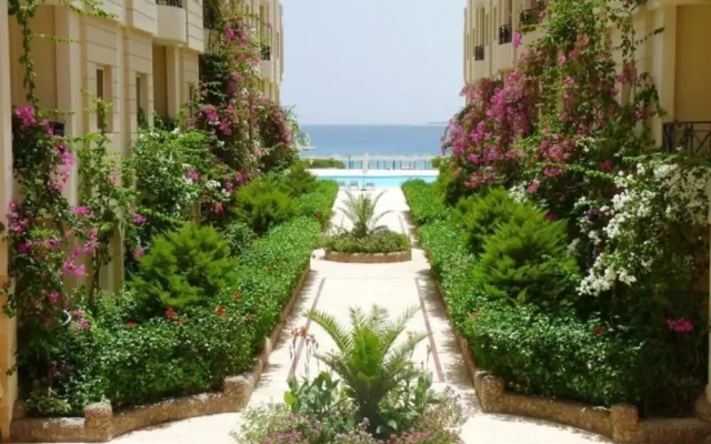 Palm Beach Piazza Apartments