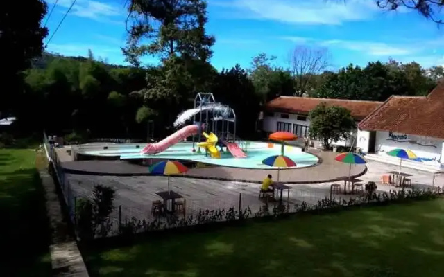 Puncak Village Hotel & Kampung Main Anak