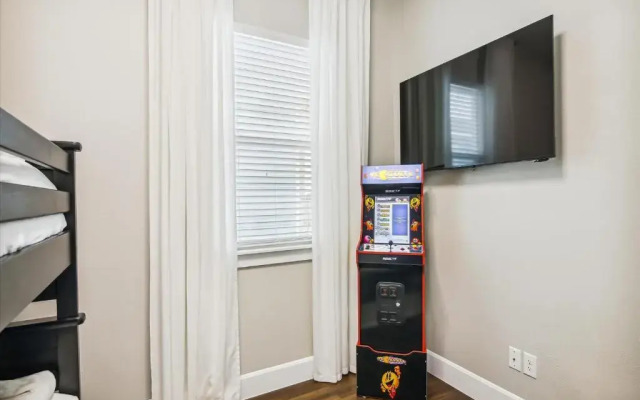 Sandy Cheeks Surfside