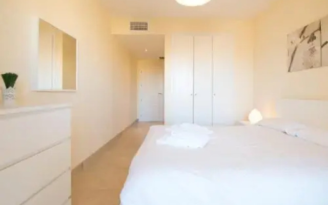 Duquesa Village Apartemento 2115