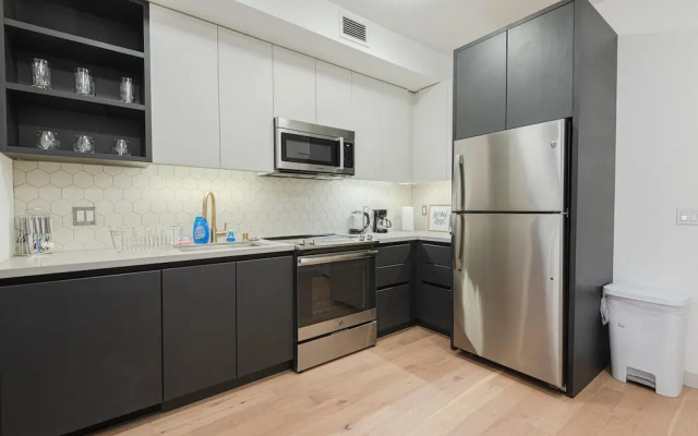 Gorgeous Hollywood Living - 2 Bedroom