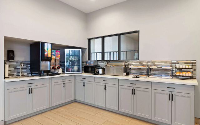 Ramada by Wyndham Bainbridge