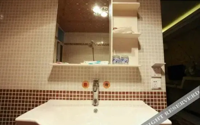 Hongyuan Business Hotel