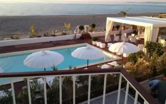 Ancora Bianca Beach Residence