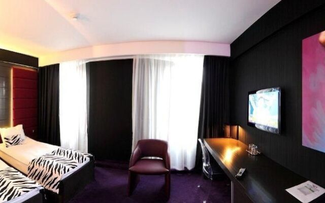 Plaza V Business and SPA