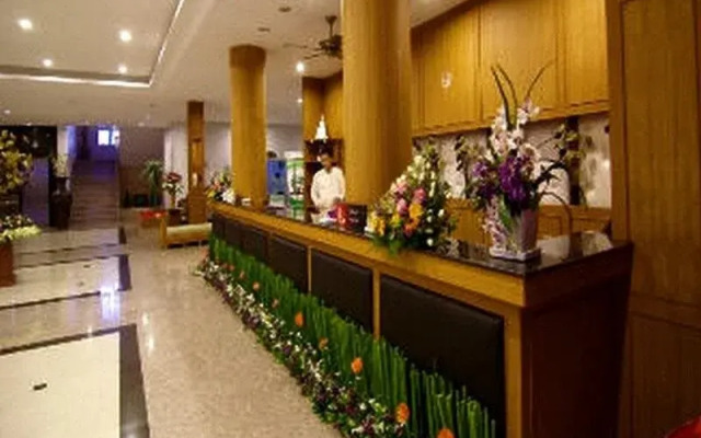 Thanintorn Greenpark Hotel