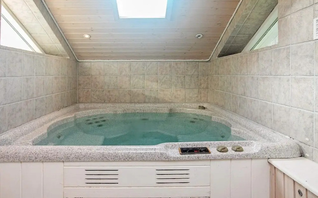 Peaceful Holiday Home in Falster With Indoor Whirlpool