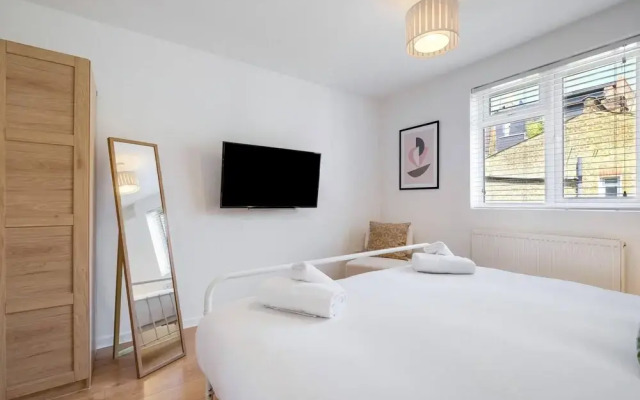 Luxury 3 Bedroom 2 Bathroom House Fulham