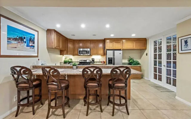Costa Mesa Bungalows by ELVR