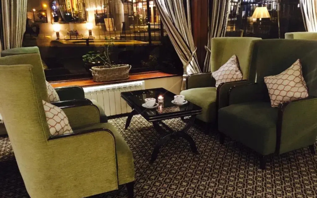 Alcock & Brown Hotel