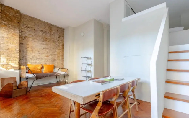 Tastefully Curated Mezzanine Studio Flat Hackney!