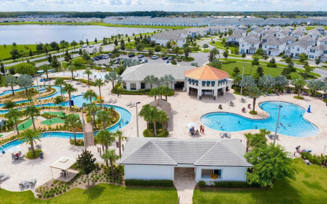 Relax Near Disney 4BR Home With Pool