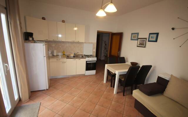 Cosy Apartment 5min to Beach Mirela Borik