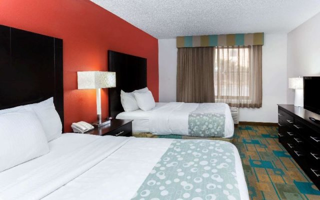 La Quinta Inn And Suites Milwaukee Bayshore Area