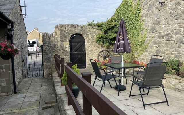 The Farmyard Inn