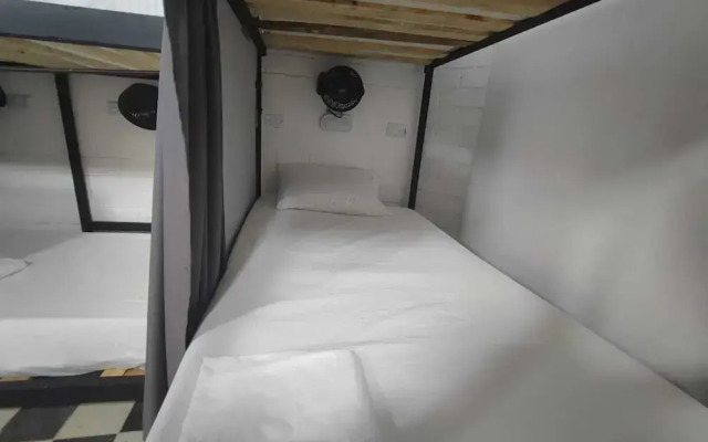 Baku Laureles Hostel