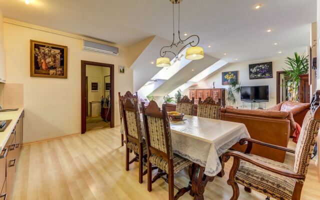 Home4day Spacious loft in the heart of Petersburg