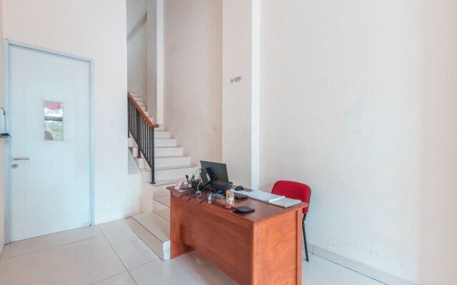 Cempaka Harapan Indah by OYO Rooms