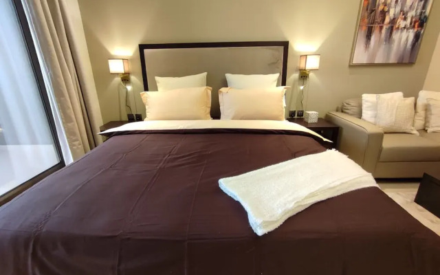 Whitesage - Sleek Studio With Canal View Near Metro