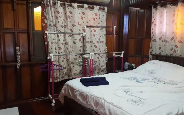 Ruenthai Rimnam Resort Suratthani