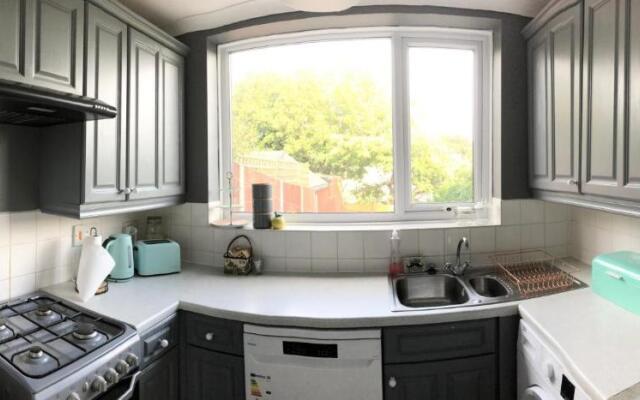 Charming 4BD Semi Detached Home Hastings