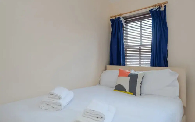 Light and Clean 2bed Flat, Nearby Liverpool Street