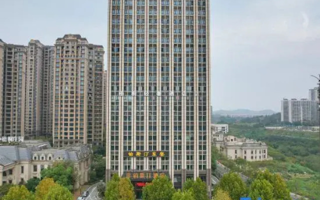Wutong light luxury hotel (Yueyang high-speed rail station)