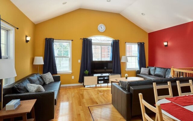 Bright, Spacious House!