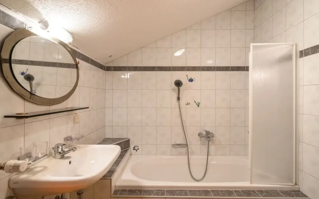 Mountain View Apartment in Strengen near Ski Bus