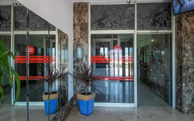 13-02 Bonito estudio con vistas al mar