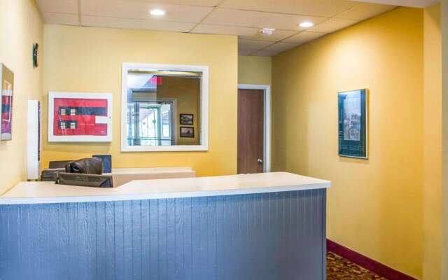 Rodeway Inn Lakeville