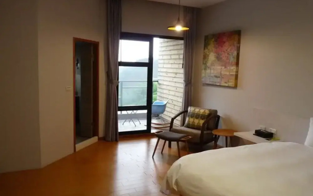 Xi Tou in Sunny Day Inn