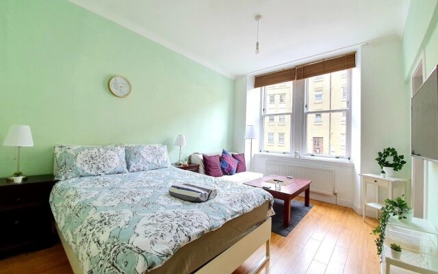 Bright Cosy Flat Close by Tourist Spots