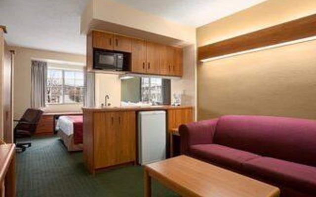 Days Inn & Suites by Wyndham Lafayette IN