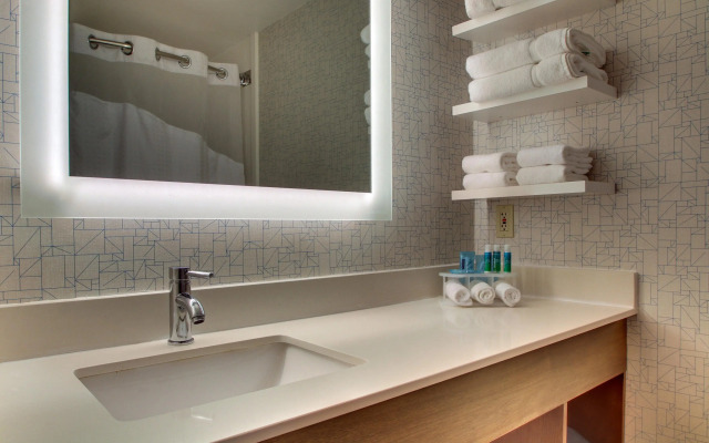 Holiday Inn Express & Suites Lincoln East - White Mountains by IHG