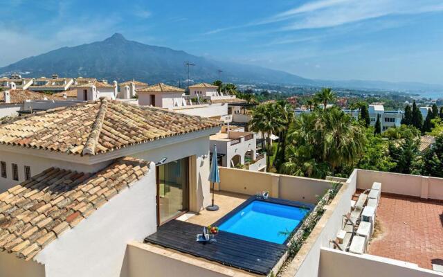 300 SQM Penthouse · Private Swimming pool · BBQ · WiFi