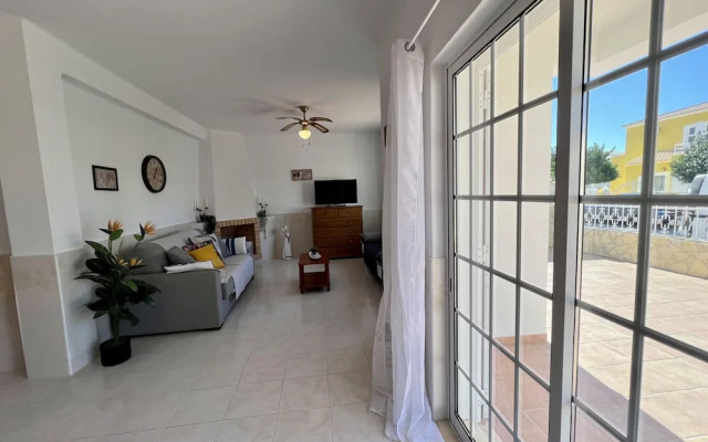 Pêra Stylish Villa With Pool by Homing