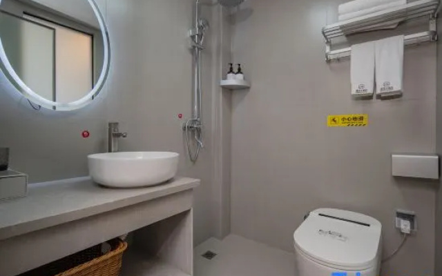 Dingfa Hotel (Xuan'en Gongxiu Cruise Ship) – Bathroom – Enshi Prefecture