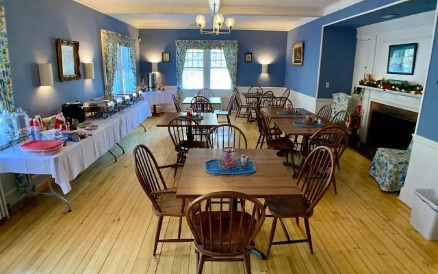 Treehouse Village Inn