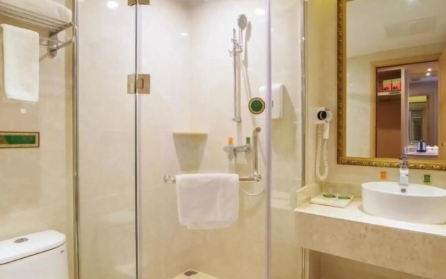 Vienna Hotel (Yiyang Heshan Xiufeng Park)