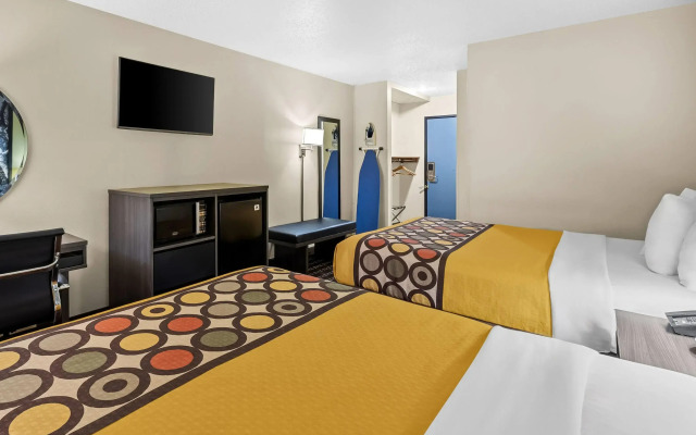 Super 8 by Wyndham Watertown WI