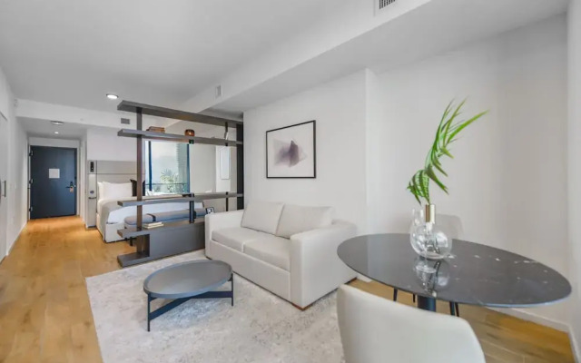 Elegance and Charm Studio at Bayside MIA